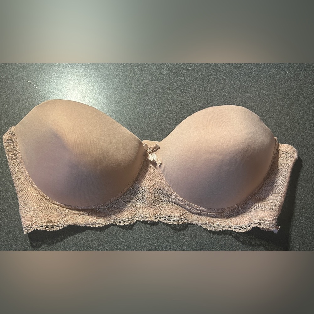 Elegant Lace Strapless Bra in Beige